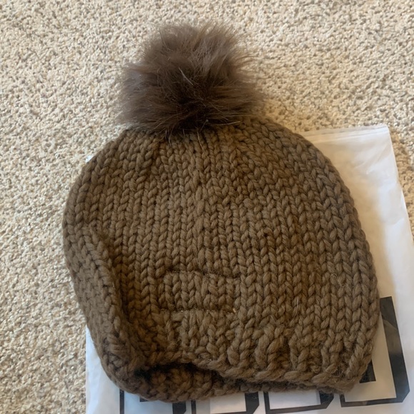 NWT Gogo ski beanie - Picture 3 of 4